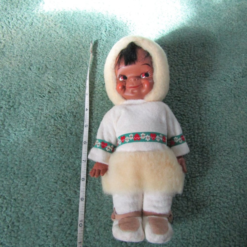 Vintage Inuit Doll - Picture 6 of 7